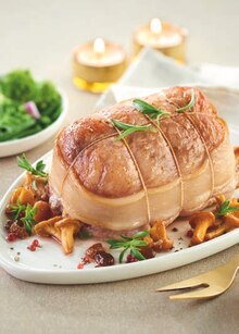 Aldi Guesnain - Rôti de dinde farci aux marrons et raisins Promo Rôti de dinde farci aux marrons et raisins dans le catalogue Aldi "Un Noël tout simplement exquis !" à Guesnain