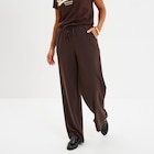 Pantalon large élastiqué marron foncé femme en promo chez La Halle Pantalon large élastiqué marron foncé femme dans le catalogue La Halle