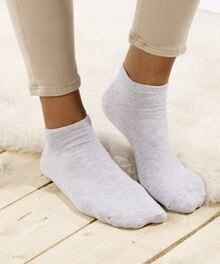 Lot de 5 paires d’ultra courtes unies femme - Géant Casino à Boulogne-Billancourt Lot de 5 paires d’ultra courtes unies femme en promo chez Géant Casino Boulogne-Billancourt à 4,90 €