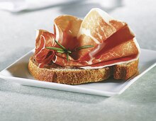 Jambon sec italien long affinage - Casino Supermarchés à Échirolles Jambon sec italien long affinage en promo chez Casino Supermarchés Échirolles à 2,75 €