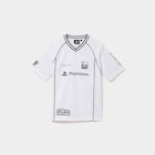 T-shirt col en V Playstation blanc garçon en promo chez La Halle T-shirt col en V Playstation blanc garçon dans le catalogue La Halle