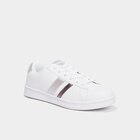 Promo Tennis basses à lacets Creeks Tahana gris argent femme à 14,99 € dans le catalogue La Halle à Toulouse