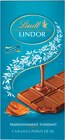 Tablette de Chocolat Lindor Lait Caramel Pointe de Sel - Lindt dans le catalogue Intermarché Hyper