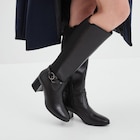 Bottes cavalières à talons en cuir noir femme dans le catalogue La Halle