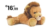 Lion allongé 23 cm - JouéClub Lion allongé 23 cm à 16,99 € dans le catalogue JouéClub