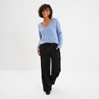 Pull col en V manches longues bleu ciel femme en promo chez La Halle Pull col en V manches longues bleu ciel femme dans le catalogue La Halle