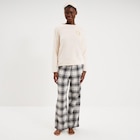 Ensemble pyjama effet polaire 3 pièces blanc femme - La Halle Ensemble pyjama effet polaire 3 pièces blanc femme à 20,99 € dans le catalogue La Halle