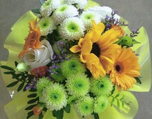 Bouquet composé - Géant Casino à Saint-Germain-en-Laye Bouquet composé en promo chez Géant Casino Saint-Germain-en-Laye à 10,00 €