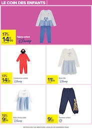 Offre Robe Bébé dans le catalogue Carrefour du moment à la page 28