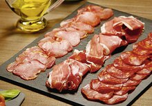 Géant Casino Grezes Herminis - Assortiment de charcuterie Promo Assortiment de charcuterie dans le catalogue Géant Casino "Le mois Casinomania" à Grezes Herminis