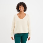 Pull col en V manches longues ecru femme en promo chez La Halle Pull col en V manches longues ecru femme dans le catalogue La Halle