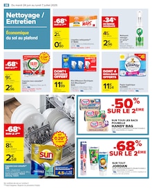 Promo Cif dans le catalogue Carrefour du moment à la page 40