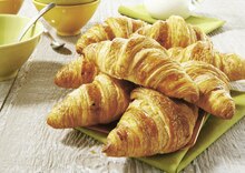 Géant Casino Nogent-sur-Marne - Croissants x 8 Promo Croissants x 8 dans le catalogue Géant Casino "Priorité aux promos" à Nogent-sur-Marne
