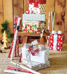 porta Möbel Leverkusen - Geschenkpapierrolle Geschenkpapierrolle Angebot bei porta Möbel Leverkusen im Prospekt "Zuhause ist da, wo Weihnachten am schönsten ist!"