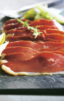 Magrets de canard du Sud-Ouest fumés au bois de hêtre - Géant Casino à Cagnes-sur-Mer Magrets de canard du Sud-Ouest fumés au bois de hêtre en promo chez Géant Casino Cagnes-sur-Mer à 7,00 €