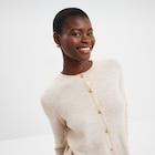 Gilet col rond manches longues ecru femme en promo chez La Halle Gilet col rond manches longues ecru femme dans le catalogue La Halle