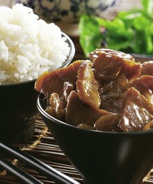 Géant Casino Liergues - Porc au caramel et riz thai ou poulet au curry et riz thai Promo Porc au caramel et riz thai ou poulet au curry et riz thai dans le catalogue Géant Casino "Les 366 jours les + promo de France" à Liergues