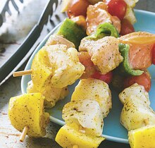 Géant Casino Nantes - Brochettes de thon à la provençale Promo Brochettes de thon à la provençale dans le catalogue Géant Casino "L'évènement promo de l'année - Épisode 3" à Nantes