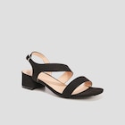 Promo Sandales à talons noir femme à 18,19 € dans le catalogue La Halle à Thiais