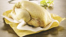 Géant Casino Brest - Poulet fermier Terre & Saveurs Promo Poulet fermier Terre & Saveurs dans le catalogue Géant Casino "Bonne fête Maman" à Brest